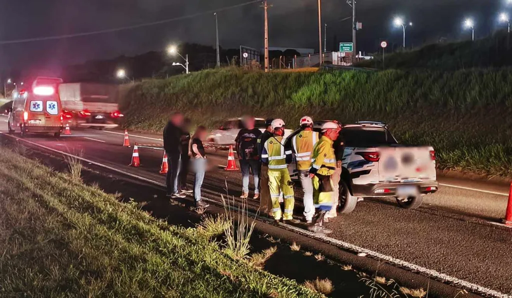 Vítima caída no asfalto da BR-277 após atropelamento