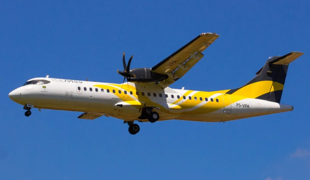 avião ATR72 da Voepass, semelhante ao que caiu em VInhedo