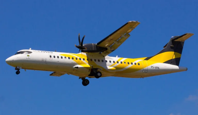 avião ATR72 da Voepass, semelhante ao que caiu em VInhedo