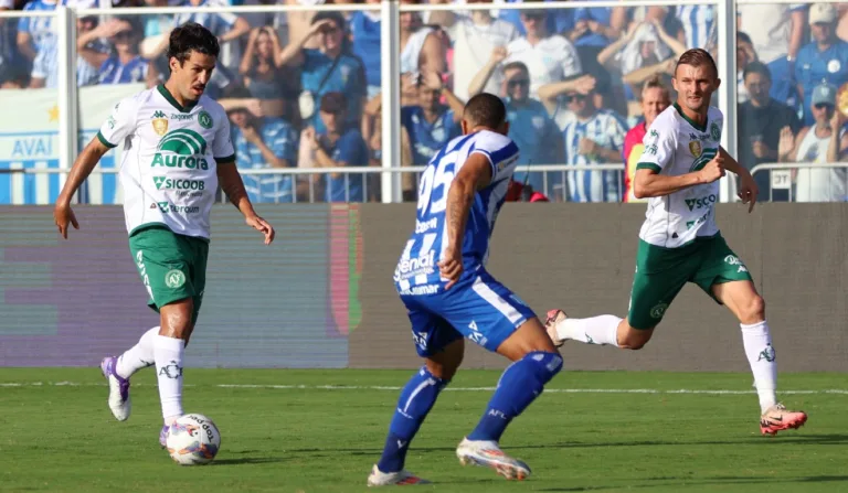 Lance de Avaí x Chapecoense, pela final do Catarinense