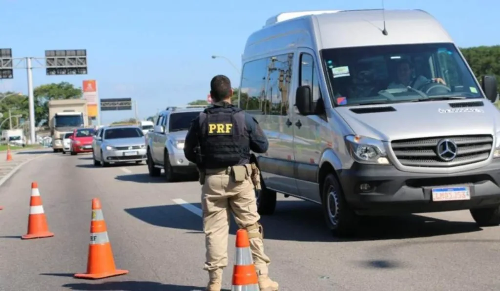 trânsito em rodovia