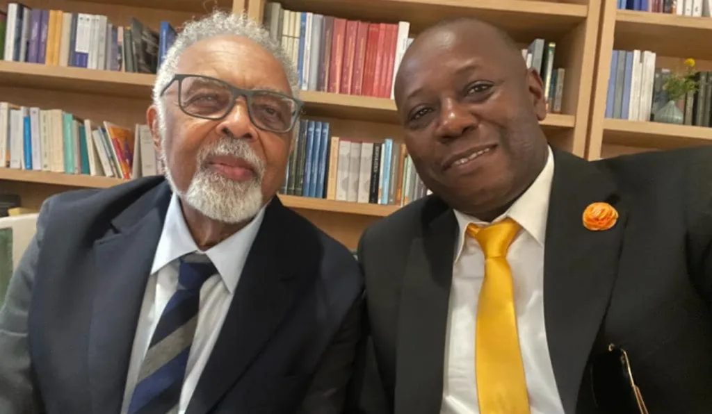 Aurelio Martínez, cantor hondurenho morto em acidente de avião, ao lado de GIlberto Gil