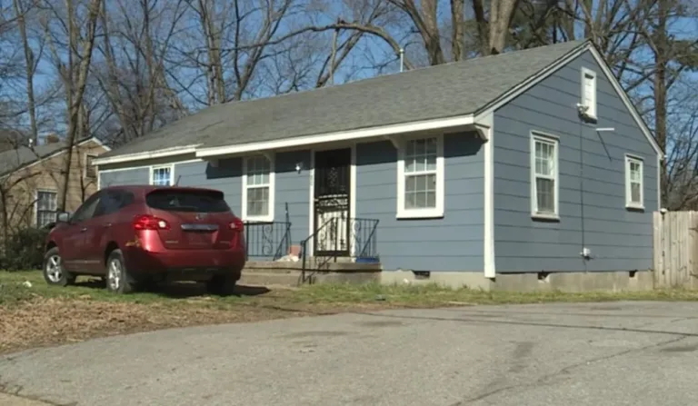 casa onde um cachorro "atirou" em seu tutor, em Memphis, nos EUA