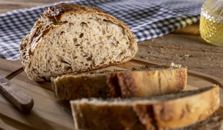 Imagem de um pão integral.