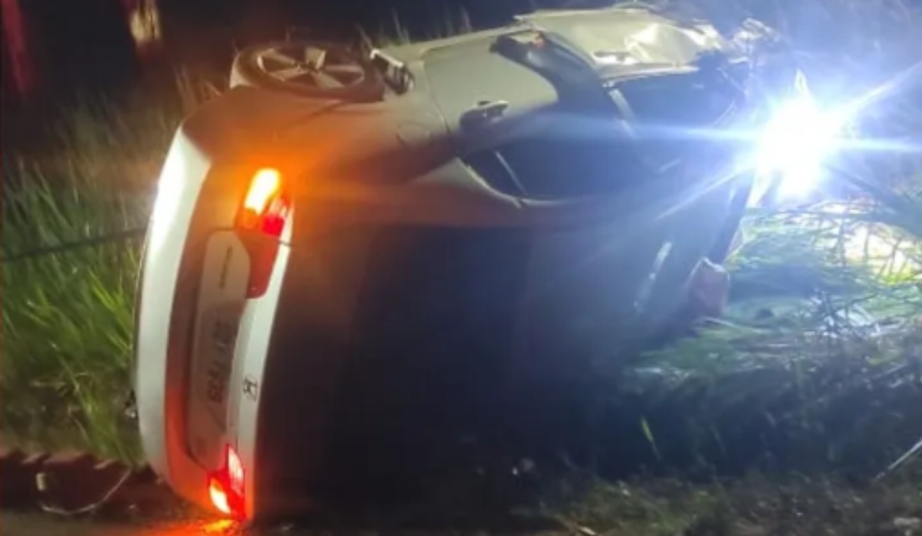 Carro das vítimas foi encontrado tombado na rodovia no Paraná