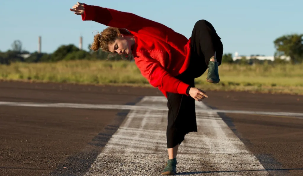 dançarina Ana Clara em foto de divulgação da peça Amana