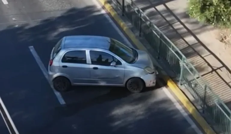 carro colidido da mulher que foi baleada pelo policial