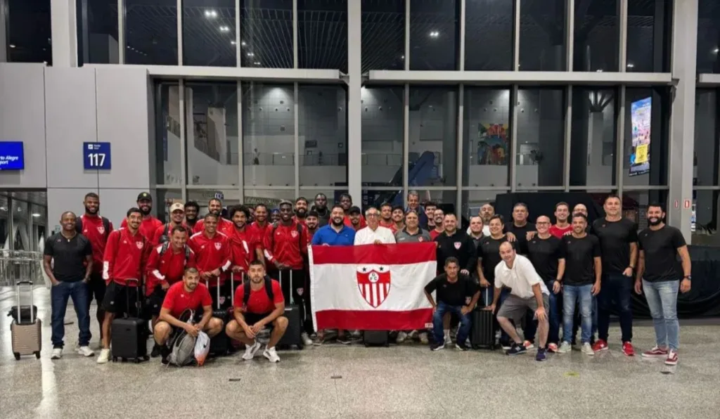 Equipe do Guarany reunida no Aeroporto de Porto Alegre 