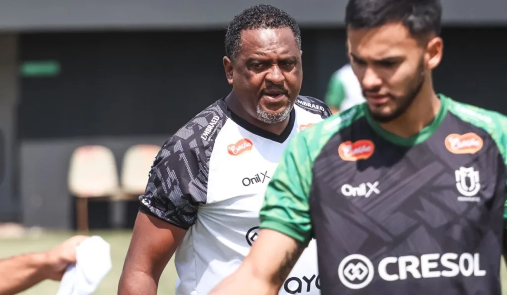 Técnico do Maringá, Jorge Castilho.