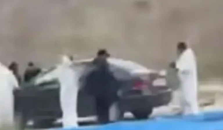 carro com o corpo dos estudantes esquartejados