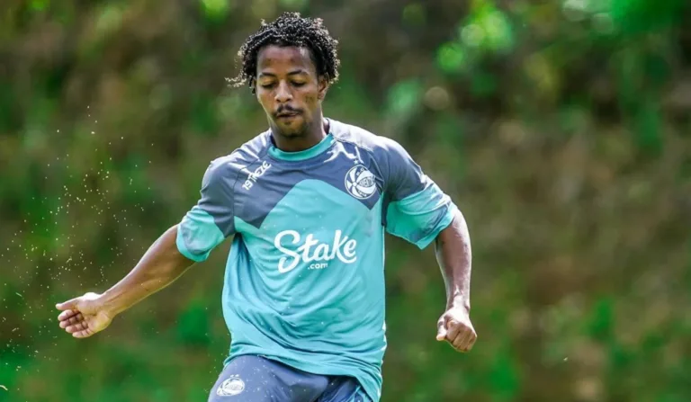 Ênio está na mira do Athletico