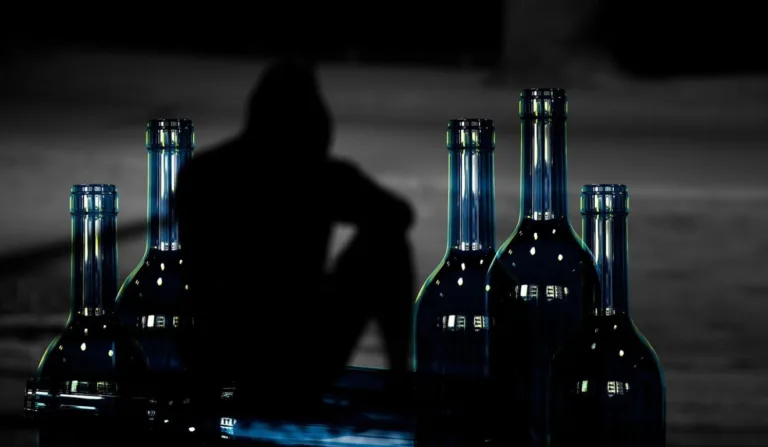 Jovem é estuprado após bebedeira e tem pedaço de madeira inserido no ânus