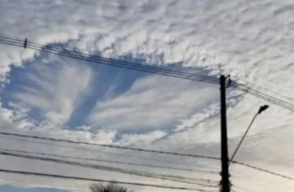 Fenômeno chamado "Buraco no Céu" surgiu em Peruíbe, no litoral de São Paulo