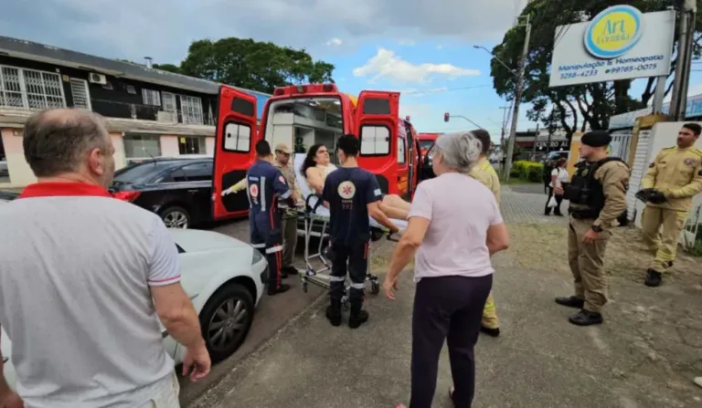 O Oil Man foi socorrido pelo Corpo de Bombeiros (Foto: colaboração / reprodução / Banda B)