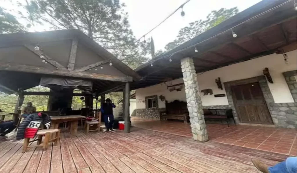 Imagem do chalé onde estavam. 