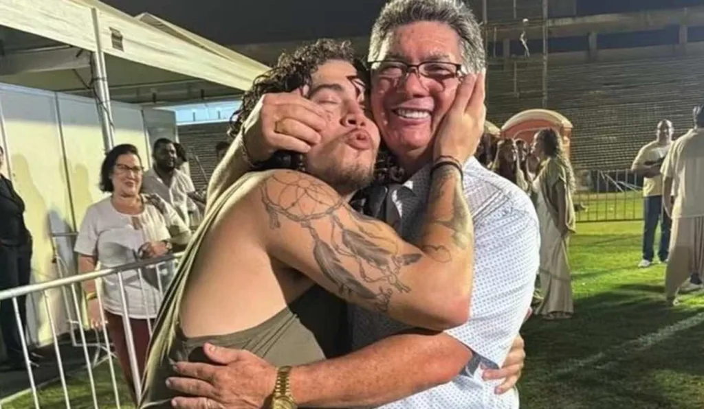 pai de whindersson nunes com o filho