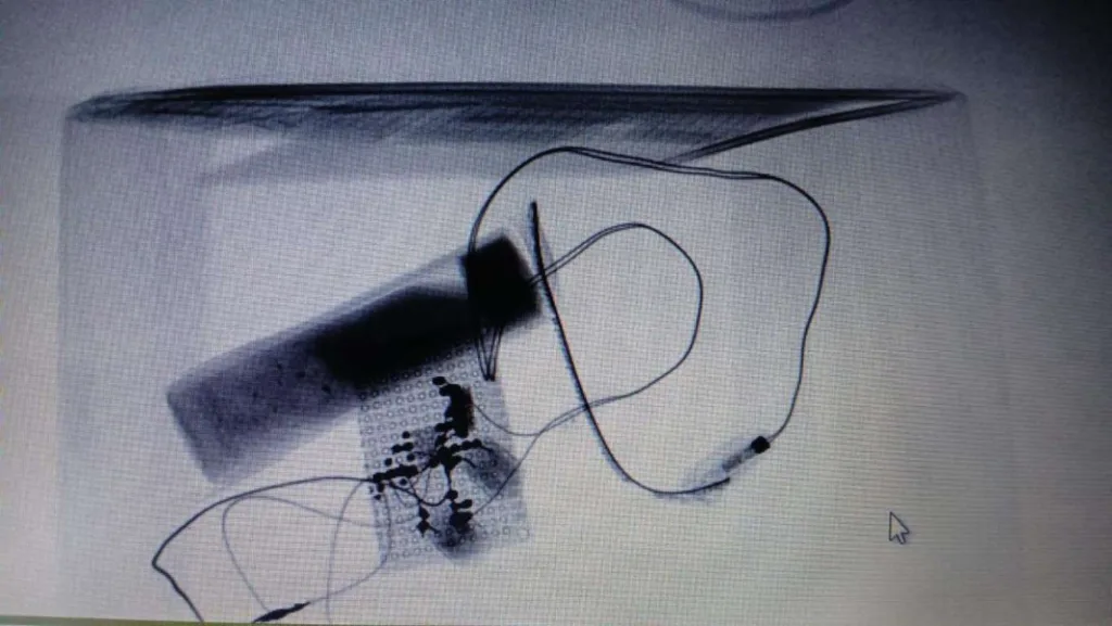 Imagens de scanner revelam conteúdo de pacote explosivo que interditou terminal