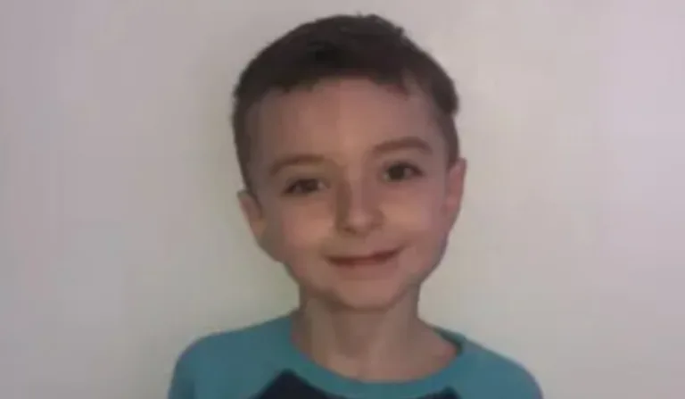 Imagem do menino de 10 anos.