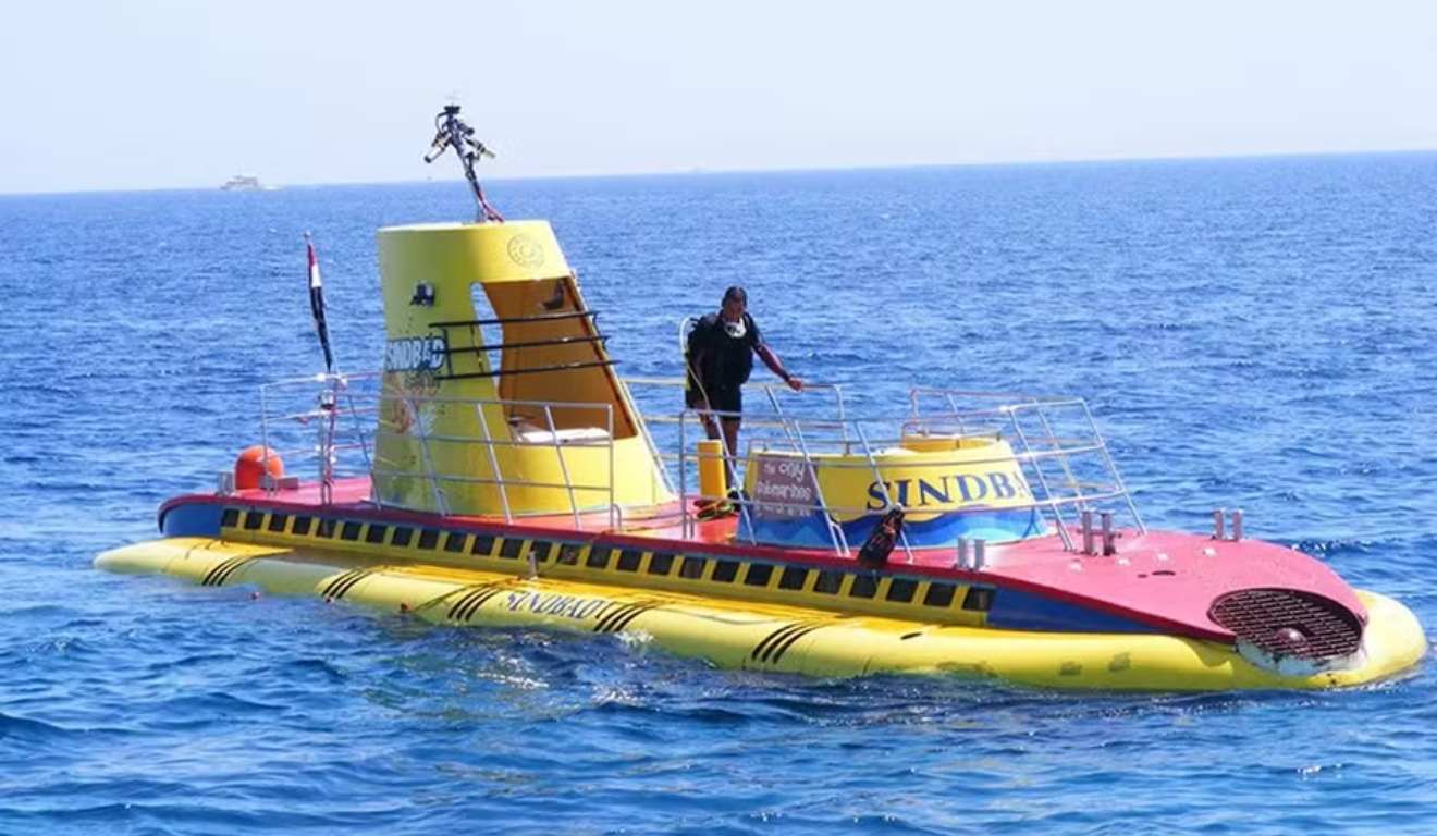 Imagem de submarino turístico