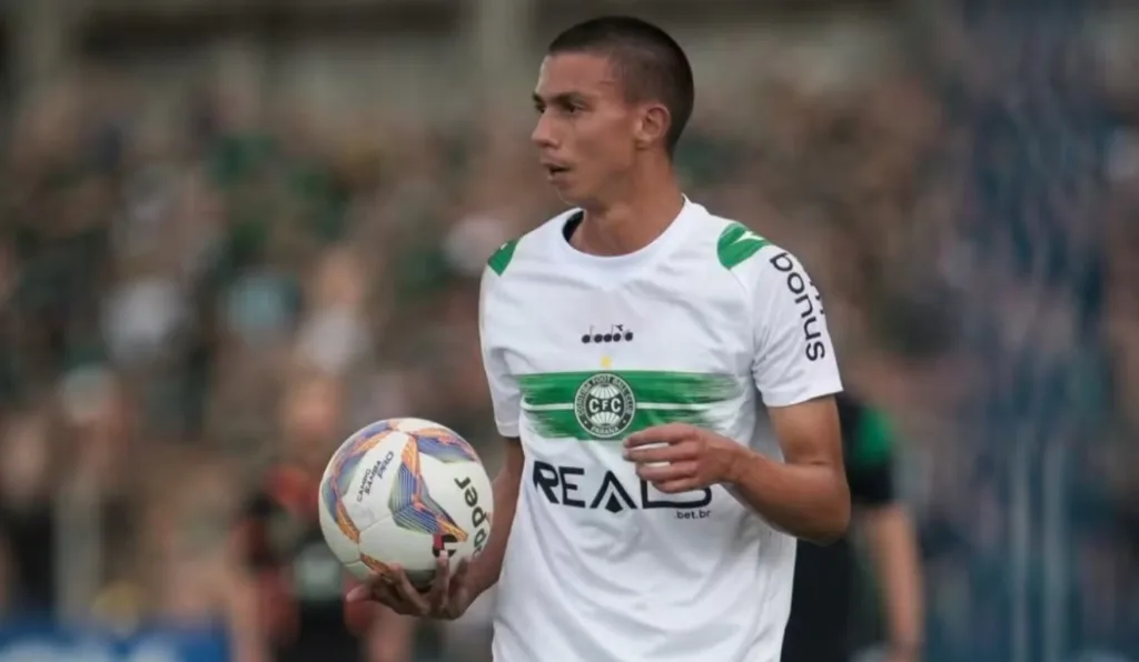 João Almeirda, lateral do Coritiba.