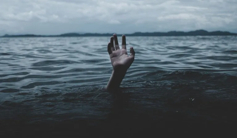 Mulher morre afogada em tanque de peixe na própria casa no PR