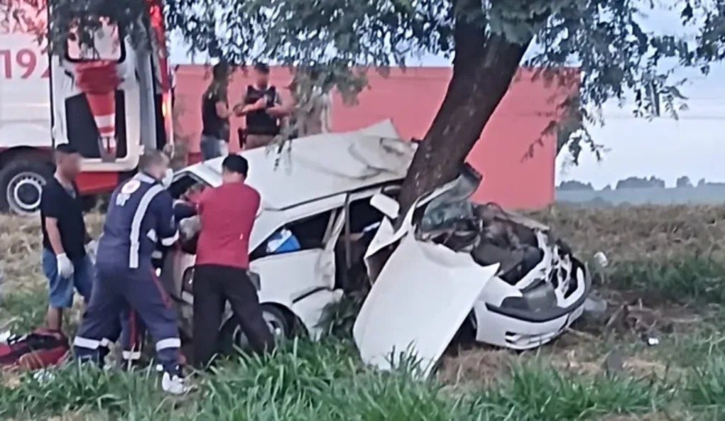 adolescente morre após carro bater em árvore em Imbituva