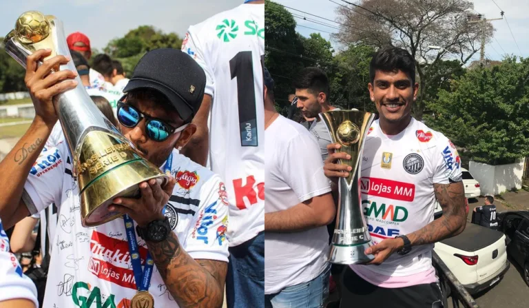 Índio com as taças da Série D e C do Brasileirão. (Foto: Reprodução/ Redes Sociais)