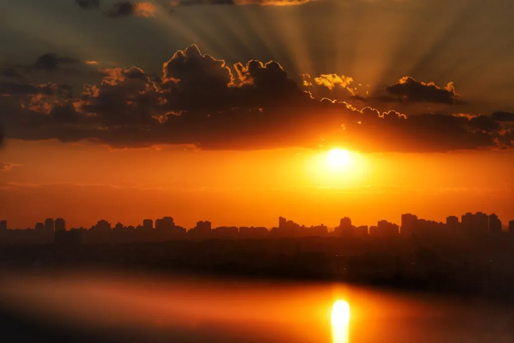 Curitiba teve a tarde mais quente de 2025 no dia 02 de março.