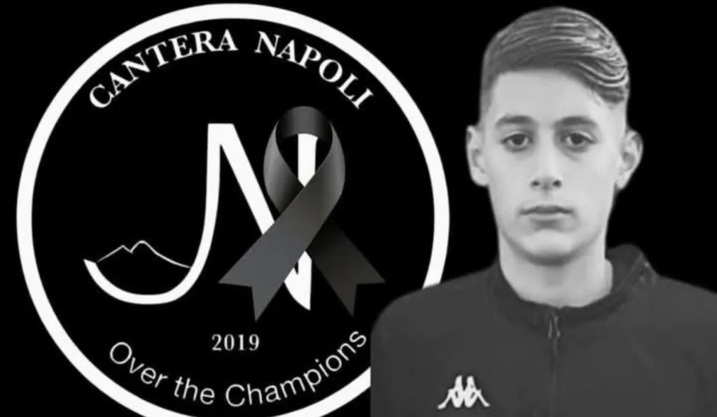 Jovem promessa do futebol morre aos 14 anos antes de entrar em campo para treinar