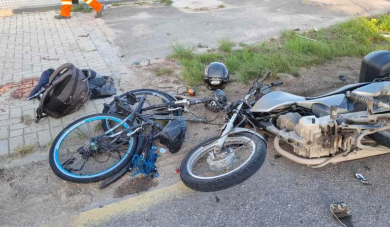 Motociclista e ciclista tiveram ferimentos graves após acidente no Umbará