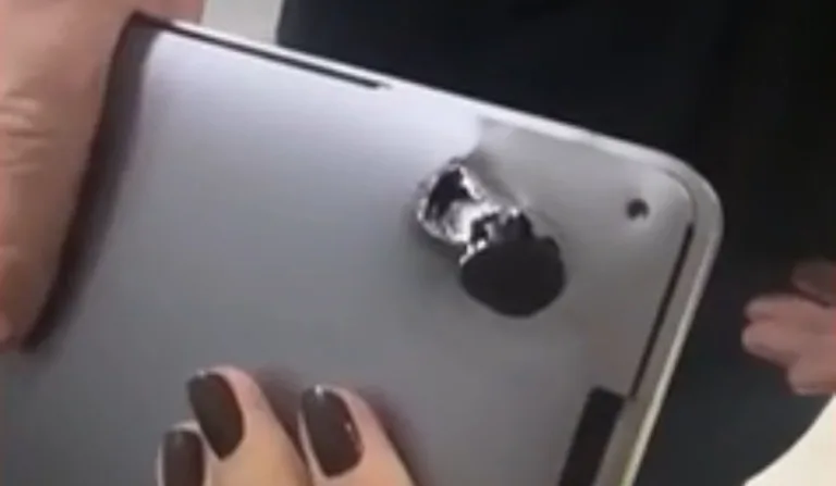 Notebook amortece tiro e salva motociclista em assalto