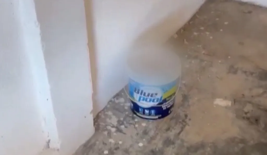 Paciente diz que fazia necessidades em um balde de maionese