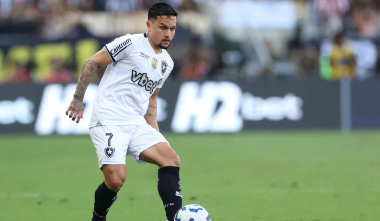 Arthur foi uma das contratações para o ano mas ainda não balançou as redes