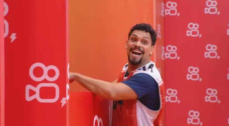 Vinícius é o novo Anjo do BBB 25 (Imagem: Reprodução)