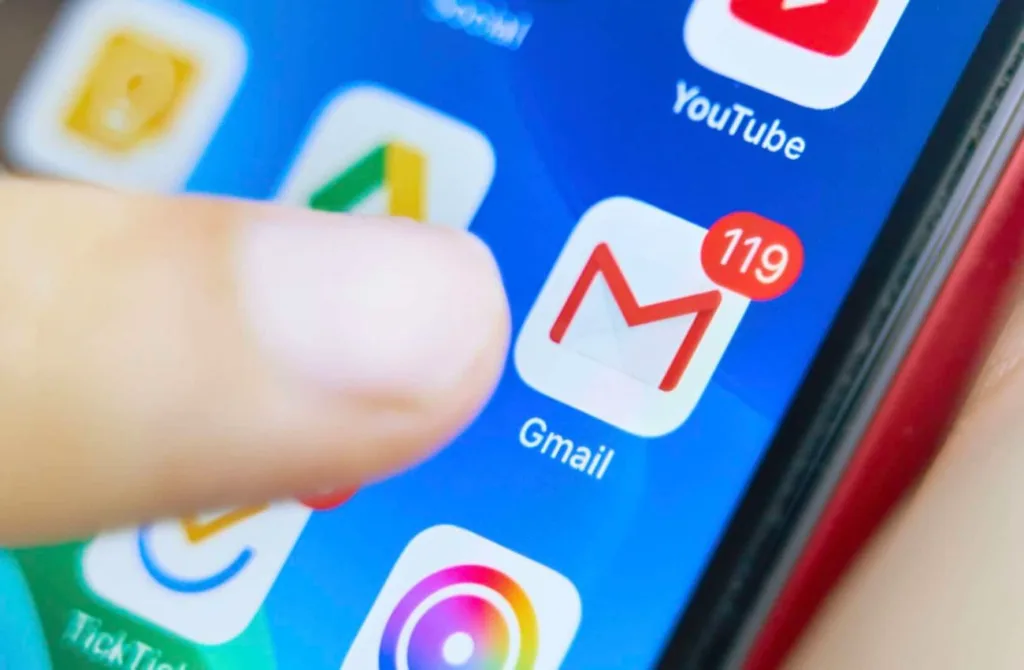 É preciso ter cuidado ao passar informações pessoais em serviços como os de e-mail