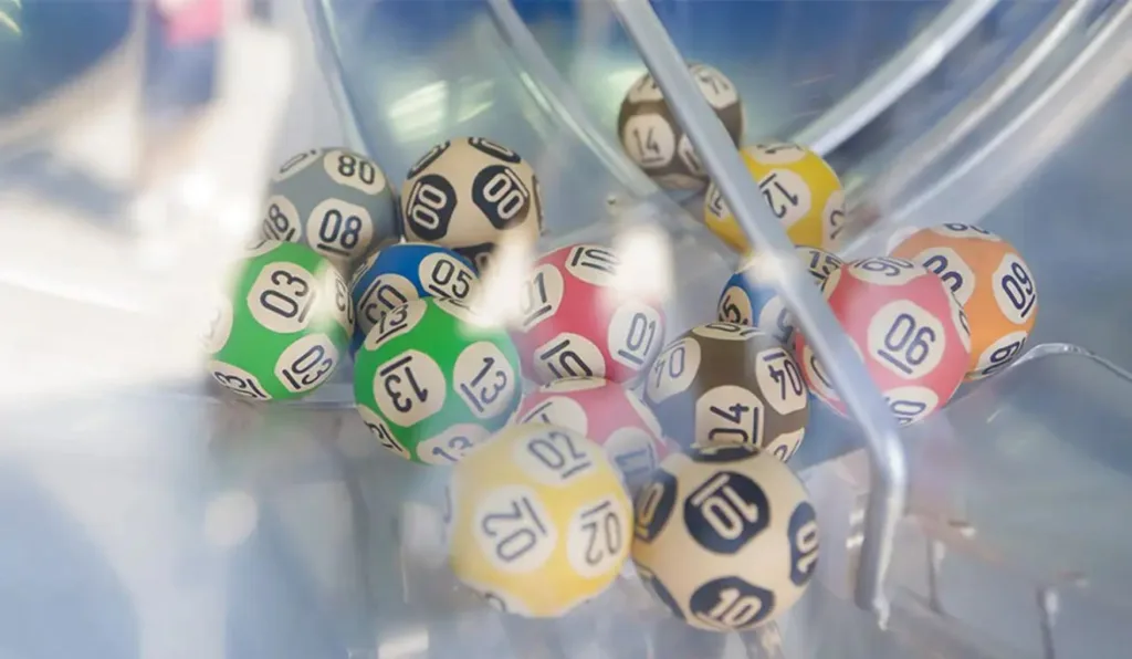 sorteios das loterias caixa acontecendo, enquanto dezenas são sorteadas