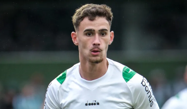 Zagueiro Guilherme Aquino, do Coritiba.