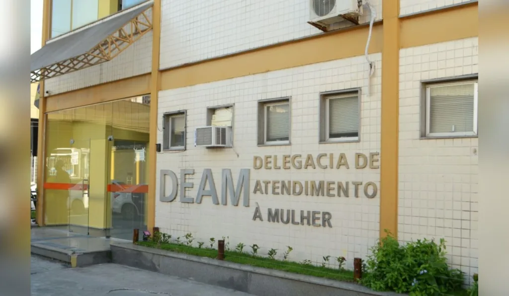 Lutador espanca esposa após ela ver vídeo dele fazendo sexo com adolescente