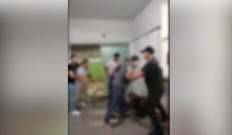 Idoso é espancado por pai de criança de após suspeita de abuso sexual