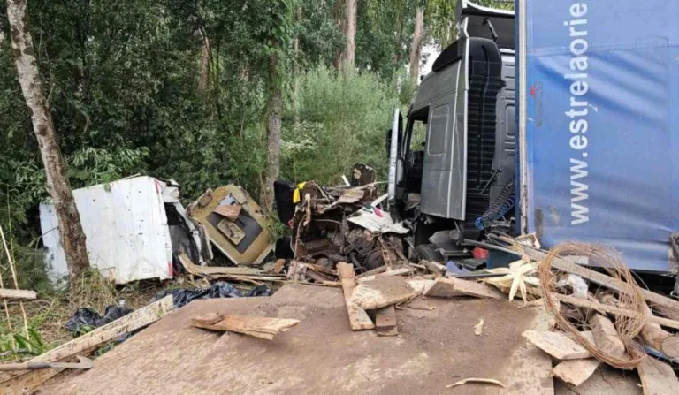 Vítimas de acidente na BR-476 eram trabalhadores da mesma empresa