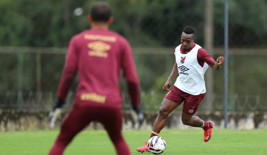 Imagem do treino do Athletico nesta semana, de olho no Novorizontino.