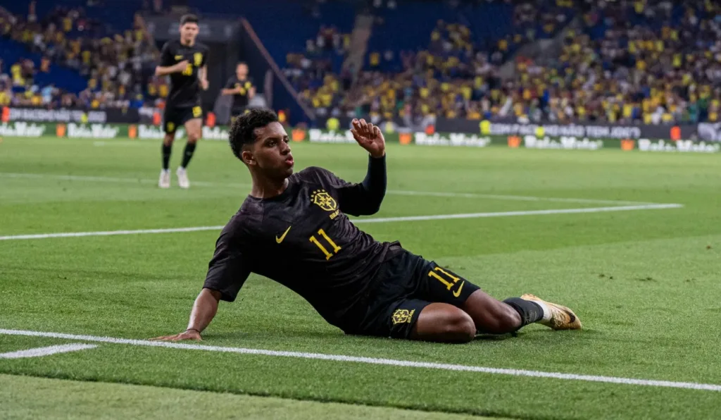 Rodrygo comemorando gol pela Seleção Brasileira