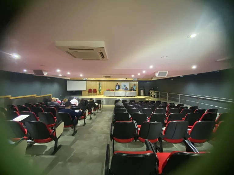 Governo do PR avança para escolher empresa em licitação bilionária, apesar da suspensão no TJ-PR