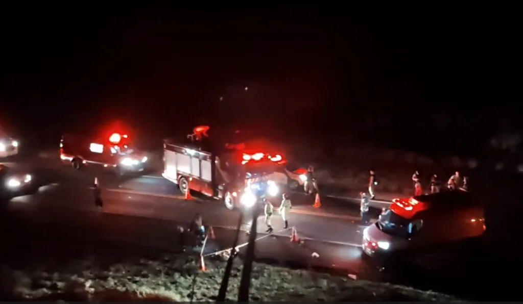 BR-369 foi interditada par atendimento do acidente na noite deste domingo (6)