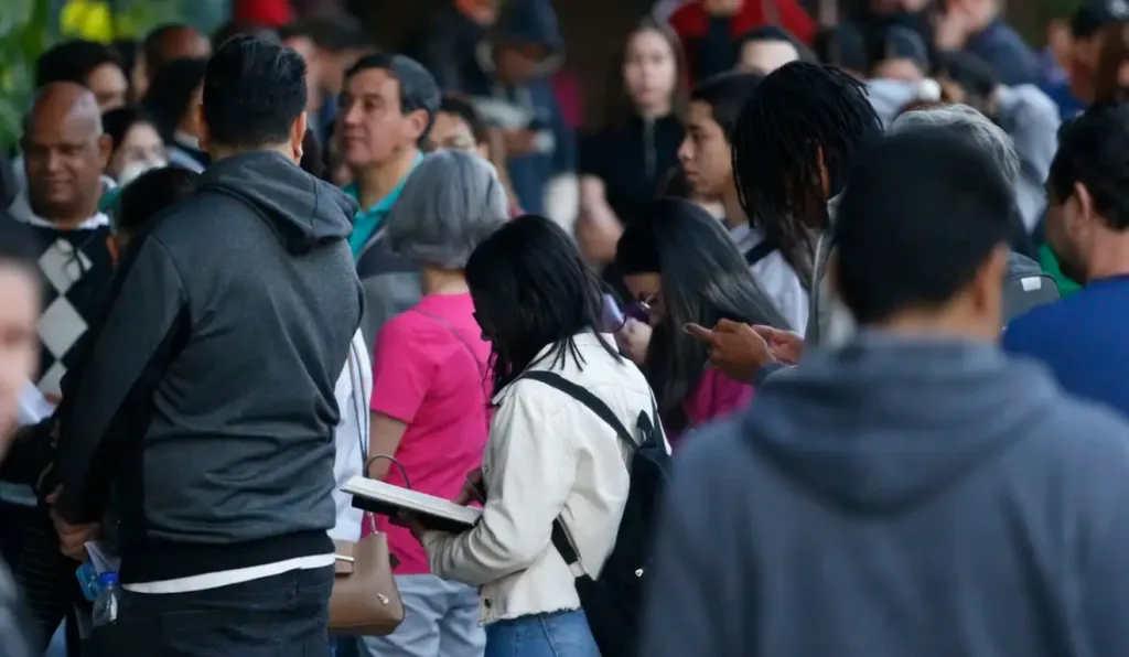 candidatos esperam para fazer provas do CNU
