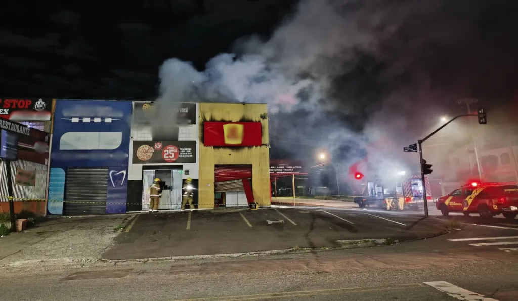 incêndio no Frango Americano e na Pizza Para Você no Boqueirão