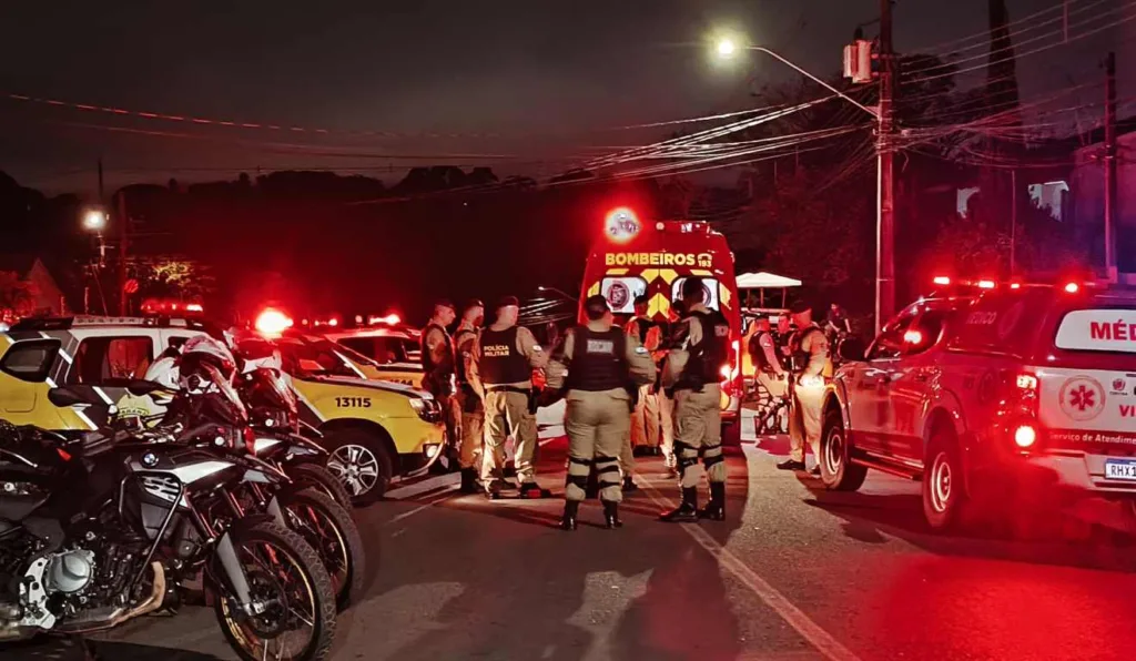 polícia militar e bombeiro em ocorrência