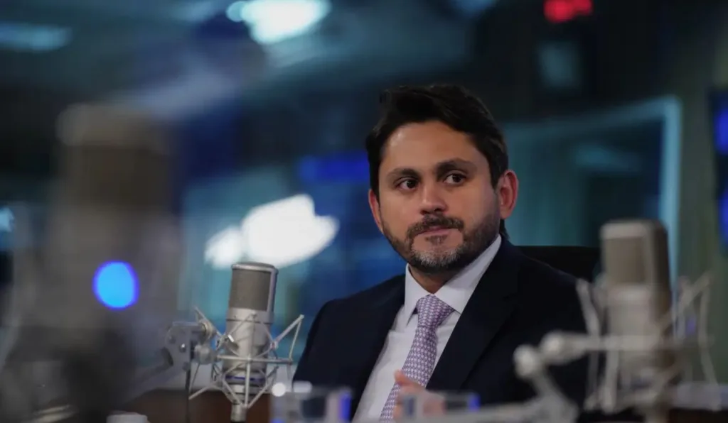 Juscelino Filho oficializa demissão do Ministério das Comunicações