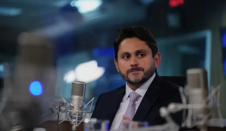 Juscelino Filho oficializa demissão do Ministério das Comunicações