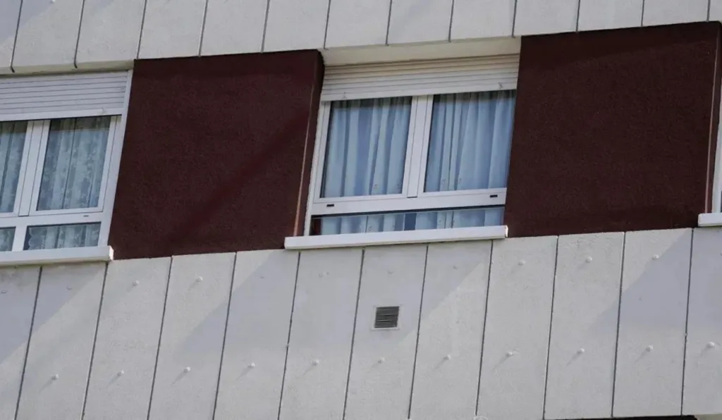 janela da qual filha foi jogada pela mãe